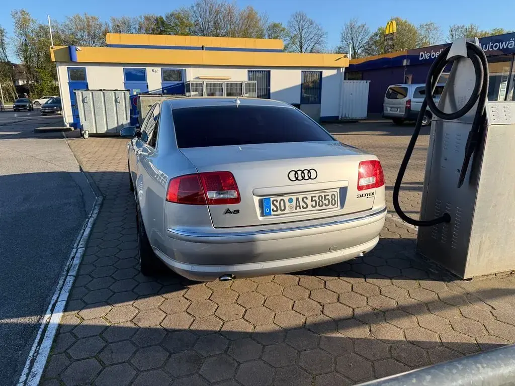 Gebraucht Audi A8 Ambiente 232 PS (170 kW) 2004 Silber Limousine