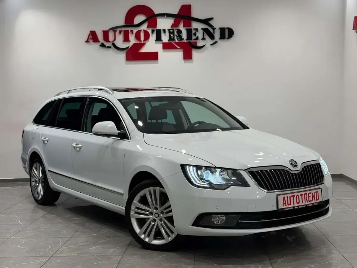 Gebraucht Skoda Superb Elegance 170 PS (125 kW) 2015 Bila moon/moon white Kombi