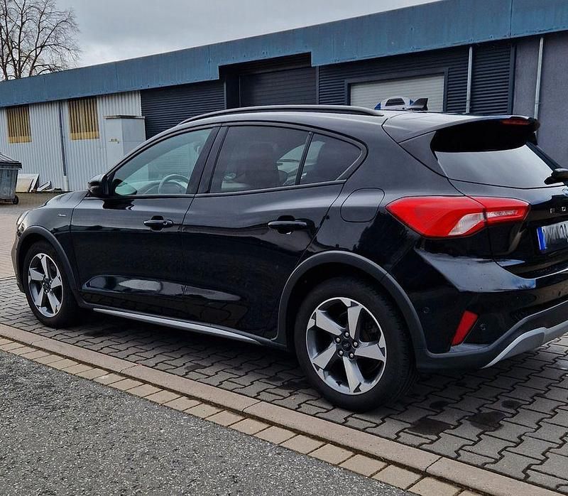 Gebraucht Ford Focus Active 150 PS (110 kW) 2020 Schwarz Limousine