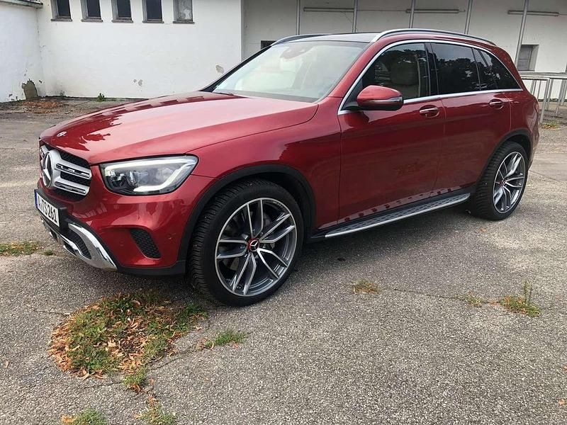 Rot Gebraucht 2020 Mercedes GLC400d SUV | 43.250 € (Fairer Preis) - Bild 1/4