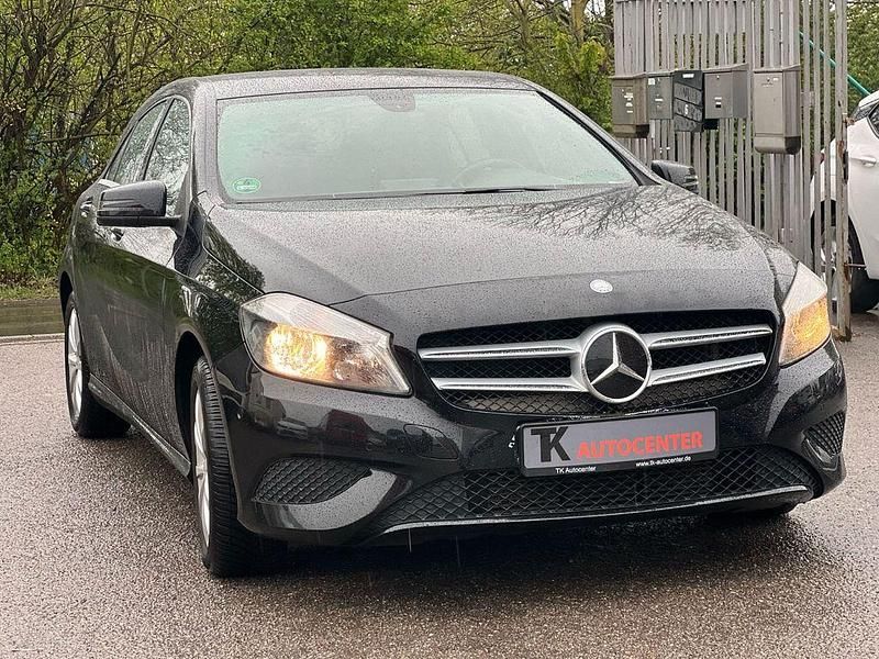Schwarz Gebraucht 2014 Mercedes A180 Urban Limousine | 8.690 € (Superpreis) - Bild 1/4