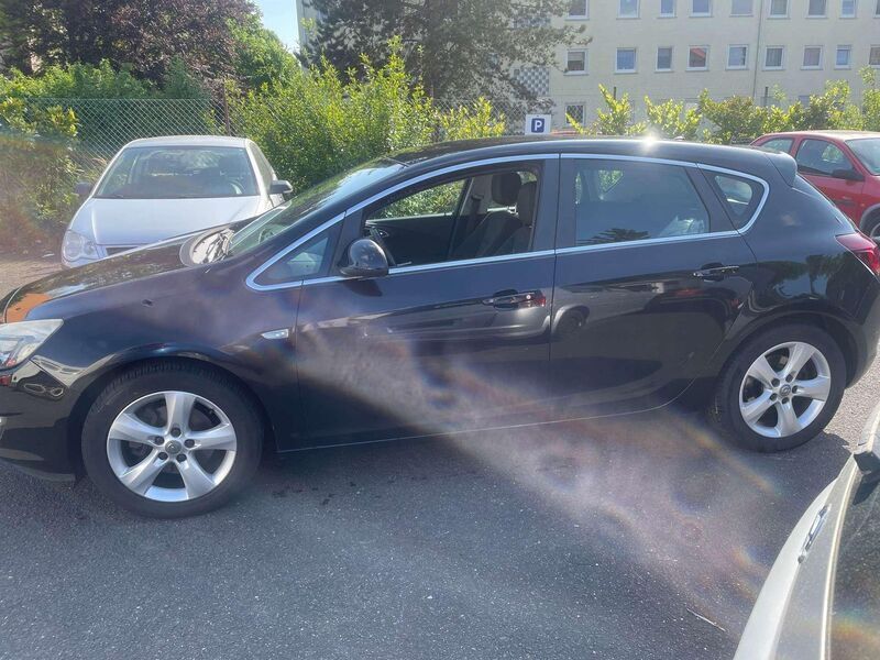 Gebraucht Opel Astra Sport 179 PS (131 kW) 2010 Saphirschwarz mineraleffekt Limousine
