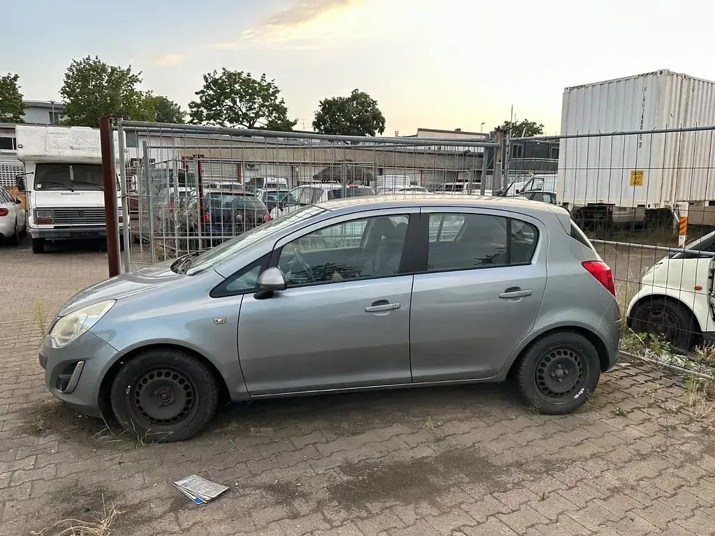 Gebraucht Opel Corsa Satellite 86 PS (63 kW) 2011 Silber Kleinwagen