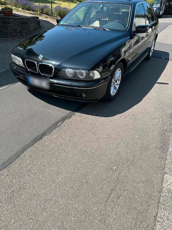 Schwarz Gebraucht 2002 BMW 520 Limousine | 5.500 € (Etwas zu teuer) - Bild 1/4
