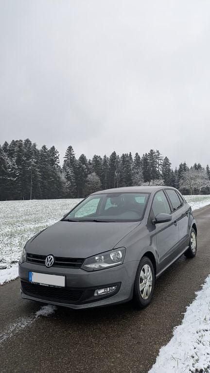 Grau Gebraucht 2011 VW Polo Team Limousine | 4.000 € (Guter Preis) - Bild 1/4