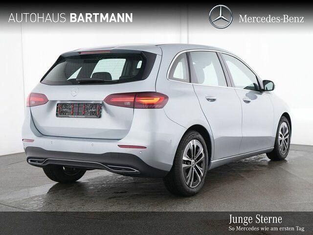 Lack hightechsilber Gebraucht 2024 Mercedes B180 Progressive Van / Kleinbus | 28.990 € (Superpreis) - Bild 1/4