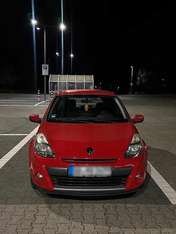 Rot Gebraucht 2009 Renault Clio III Kleinwagen | 2.200 € (Fairer Preis) - Bild 1/4