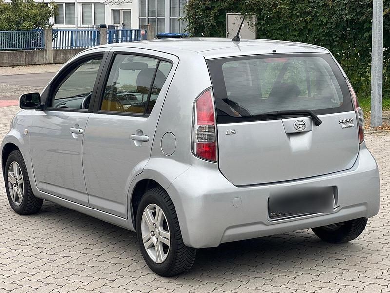 Grau Gebraucht 2006 Daihatsu Sirion Kleinwagen | 4.200 € (Etwas zu teuer) - Bild 1/4