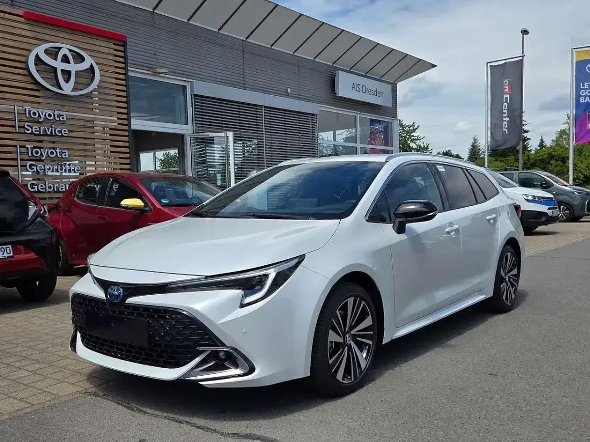 Neu Toyota Corolla 178 PS (130 kW) 2026 Karminarot metallic Kombi