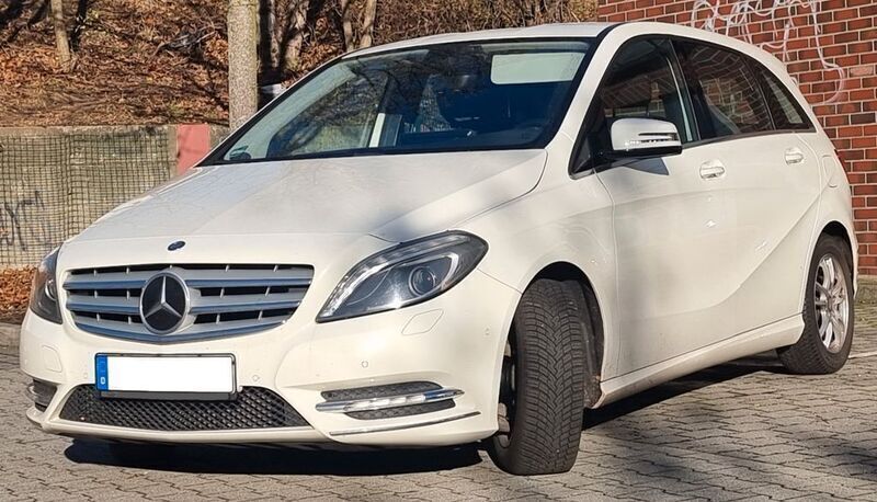 Weiß Gebraucht 2012 Mercedes B180 Van / Kleinbus | 7.500 € (Guter Preis) - Bild 1/4