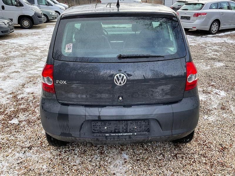 Gebraucht VW Fox 54 PS (39 kW) 2008 Grau Kleinwagen