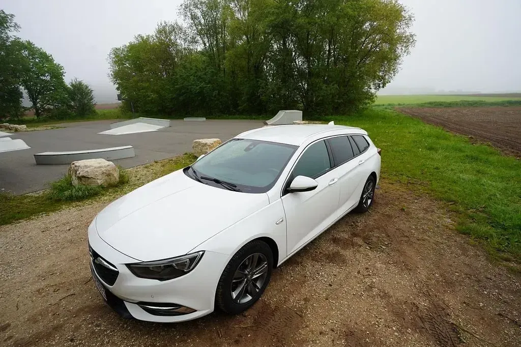 Gebraucht Opel Insignia Dynamic 140 PS (102 kW) 2018 Weiß Kombi