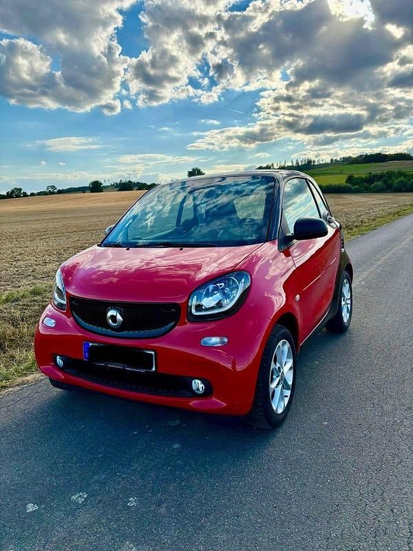 Rot Gebraucht 2018 Smart ForTwo Coupé Passion Coupé | 14.500 € (Etwas zu teuer) - Bild 1/4
