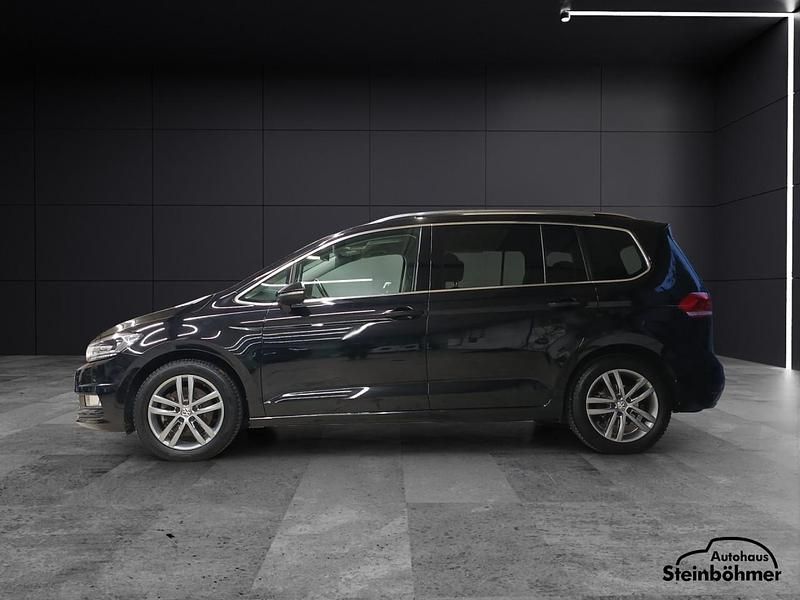 Gebraucht VW Touran Highline 150 PS (110 kW) 2017 Deep black perleffekt (schwarz) Van / Kleinbus