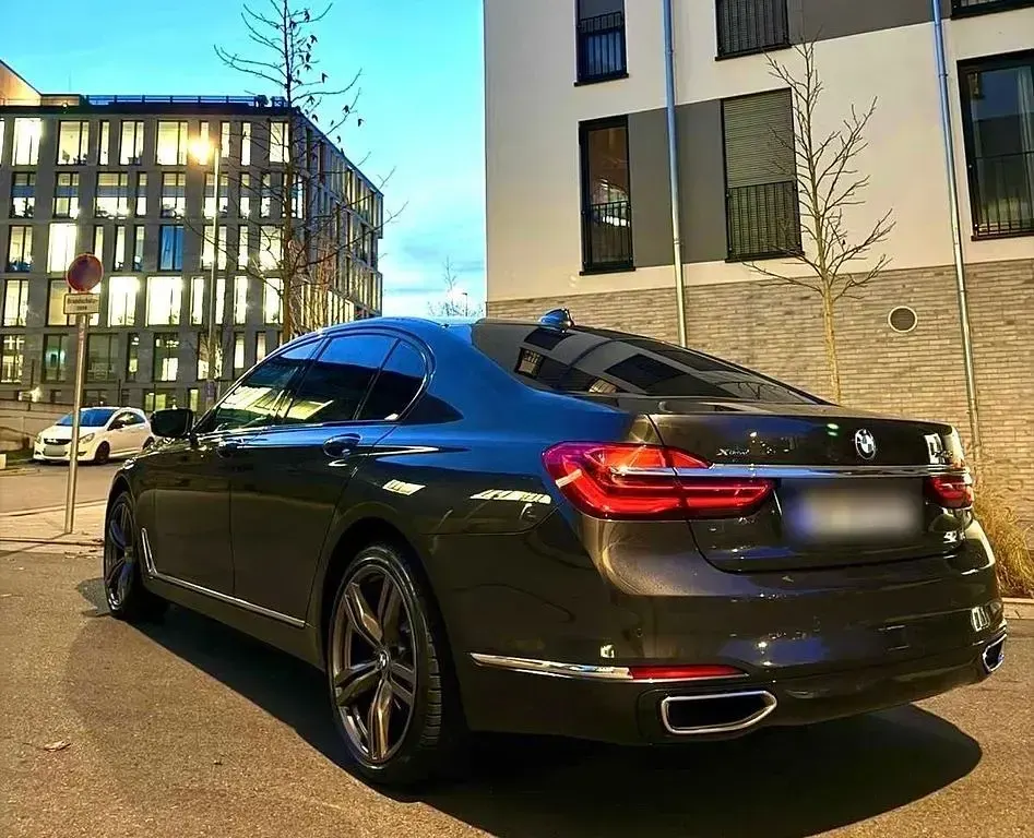 Gebraucht BMW 740 Performance 320 PS (235 kW) 2018 Schwarz Limousine