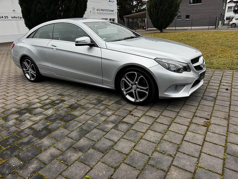 Gebraucht Mercedes 220 170 PS (125 kW) 2013 Silber Coupé
