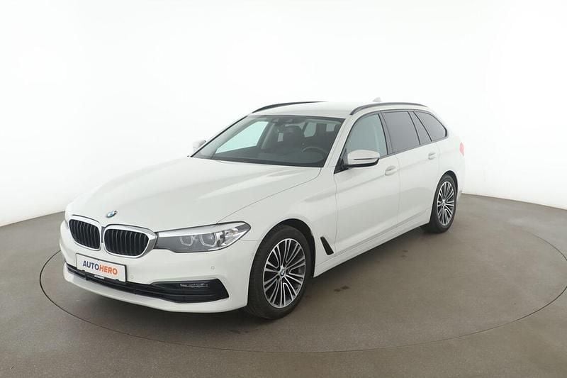 Weiß Gebraucht 2019 BMW 520 Sport Line Kombi | 22.820 € (Fairer Preis) - Bild 1/3