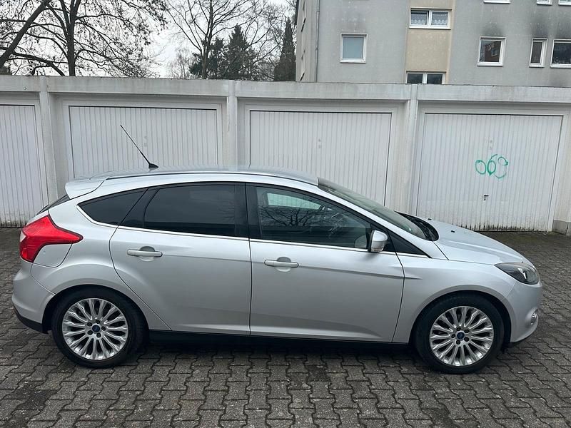 Gebraucht Ford Focus 116 PS (85 kW) 2013 Silber Kleinwagen