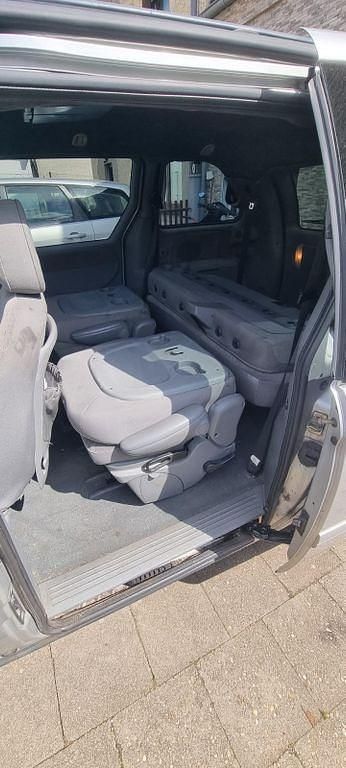 Usado Chrysler Voyager 150 CV (110 kW) 2005 Plateado Monovolumen