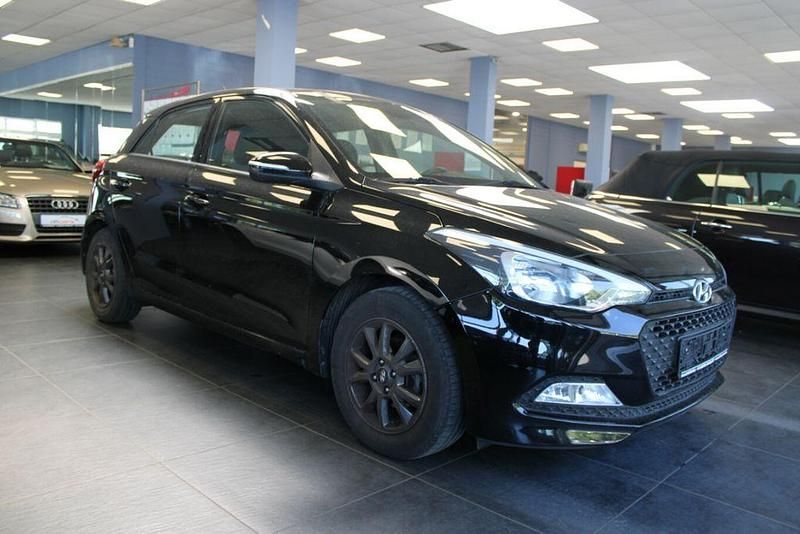 Gebraucht Hyundai i20 84 PS (61 kW) 2017 Schwarz Limousine