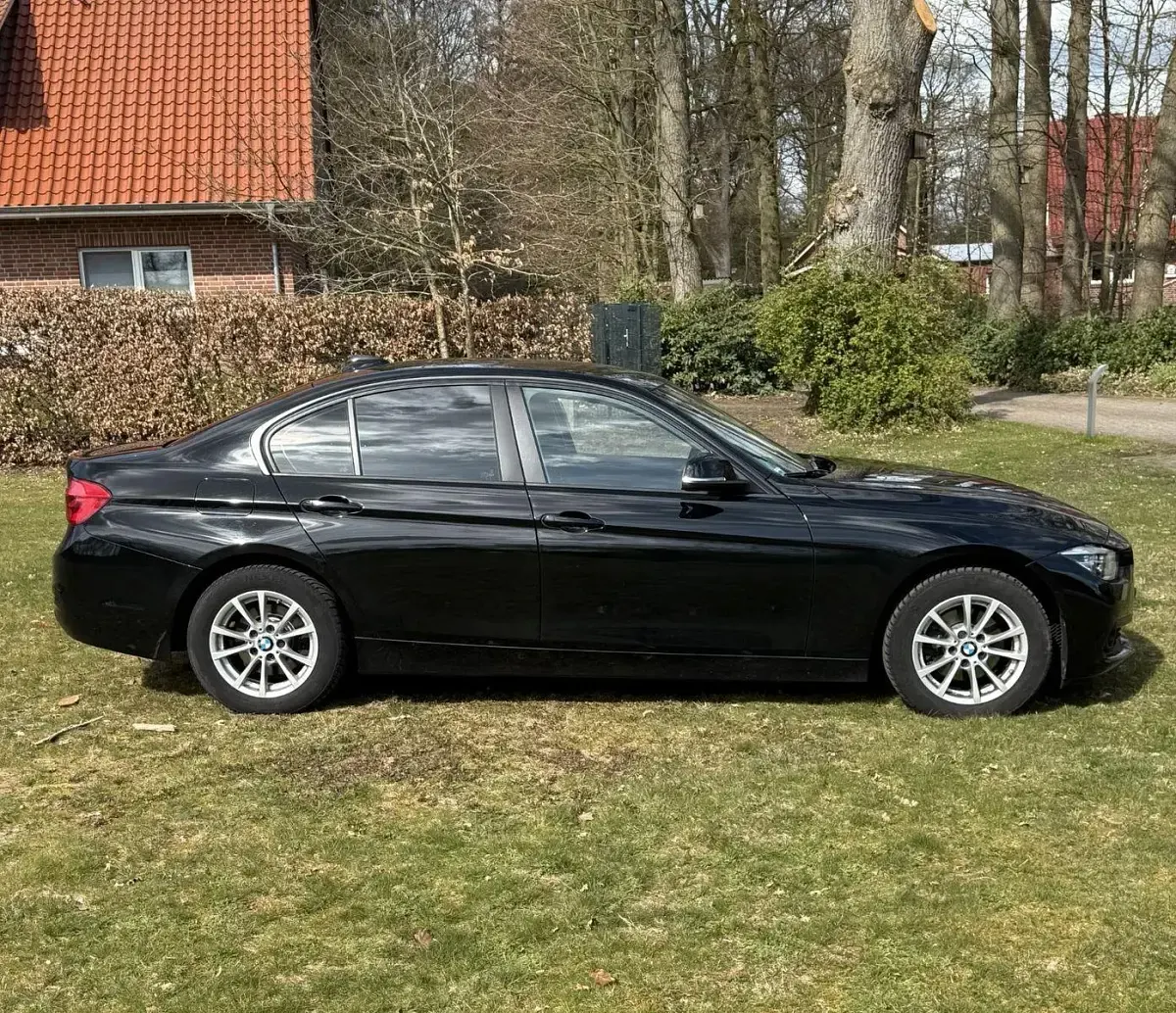 Gebraucht BMW 318 Advantage 136 PS (100 kW) 2018 Schwarz Limousine