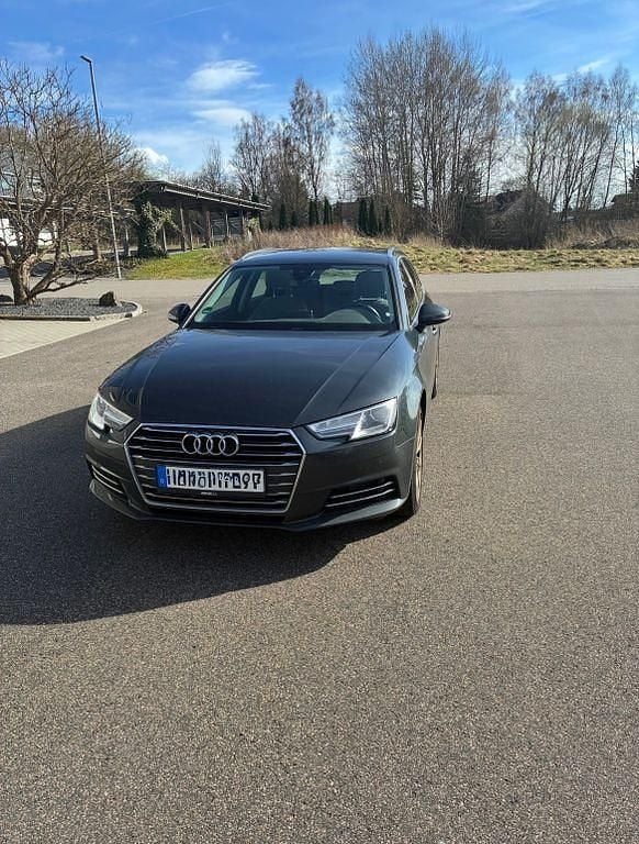 Gebraucht Audi A4 Ambiente 190 PS (139 kW) 2018 Grau Kombi