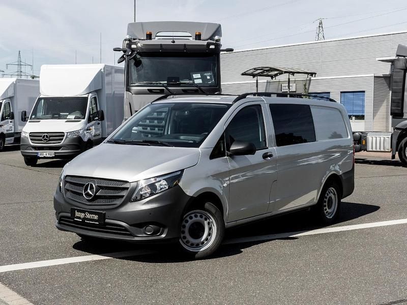 Brillantsilber metallic Gebraucht 2024 Mercedes Vito Van / Kleinbus | 47.950 € (Teuer) - Bild 1/4