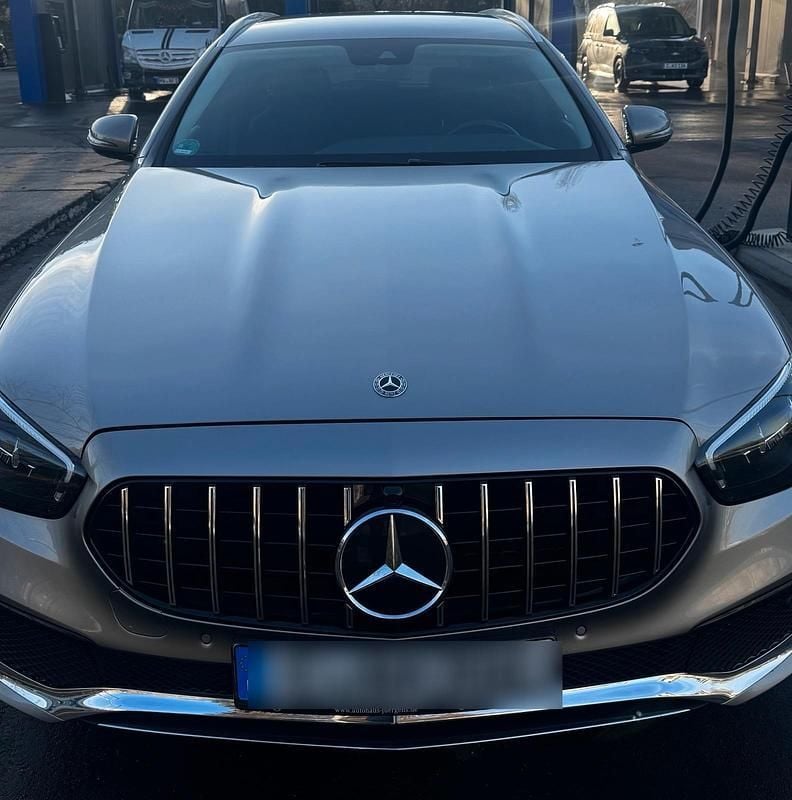 Grau Gebraucht 2021 Mercedes E220 Kombi | 26.500 € (Superpreis) - Bild 1/4