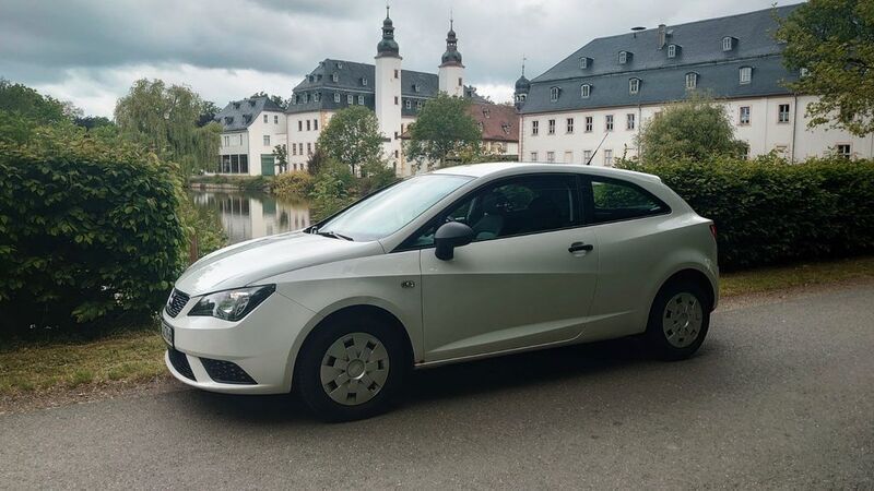 Weiß Gebraucht 2012 Seat Ibiza Kleinwagen | 2.780 € (Superpreis) - Bild 1/4
