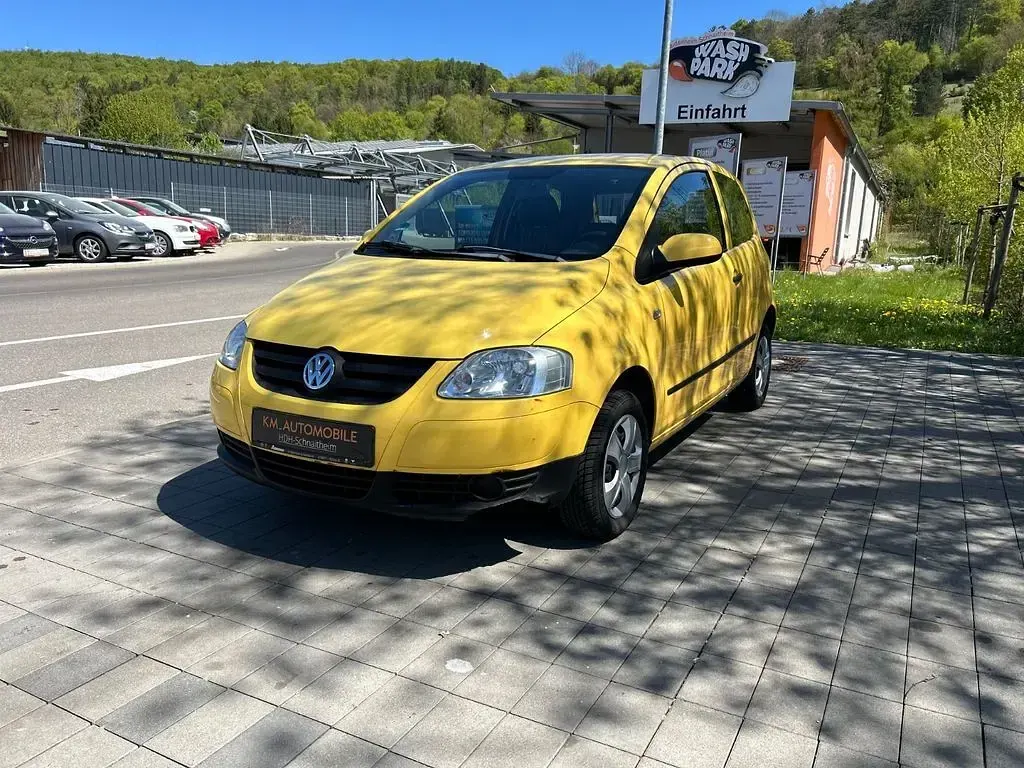 Usado VW Fox Basis 54 CV (39 kW) 2005 Amarillo Utilitario