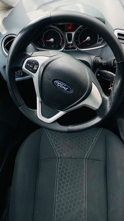 Gebraucht Ford Fiesta Titanium 82 PS (60 kW) 2011 Schwarz Kleinwagen