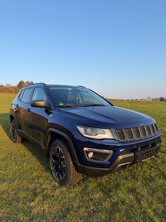 Usado Jeep Compass Trailhawk 179 HP (131 kW) 2020 Azul SUV