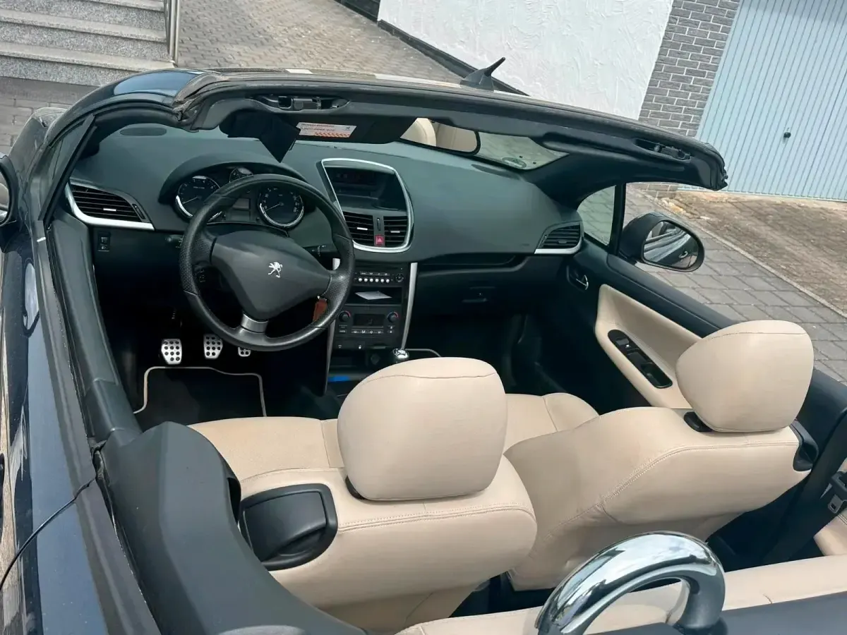 Gebraucht Peugeot 207 CC 156 PS (114 kW) 2012 Blau Cabrio