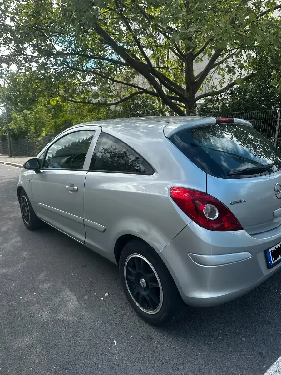 Usado Opel Corsa 80 HP (58 kW) 2008 Prateado Citadino