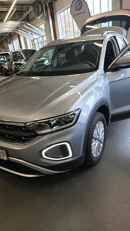Gebraucht VW T-Roc Life 150 PS (110 kW) 2024 Silber SUV
