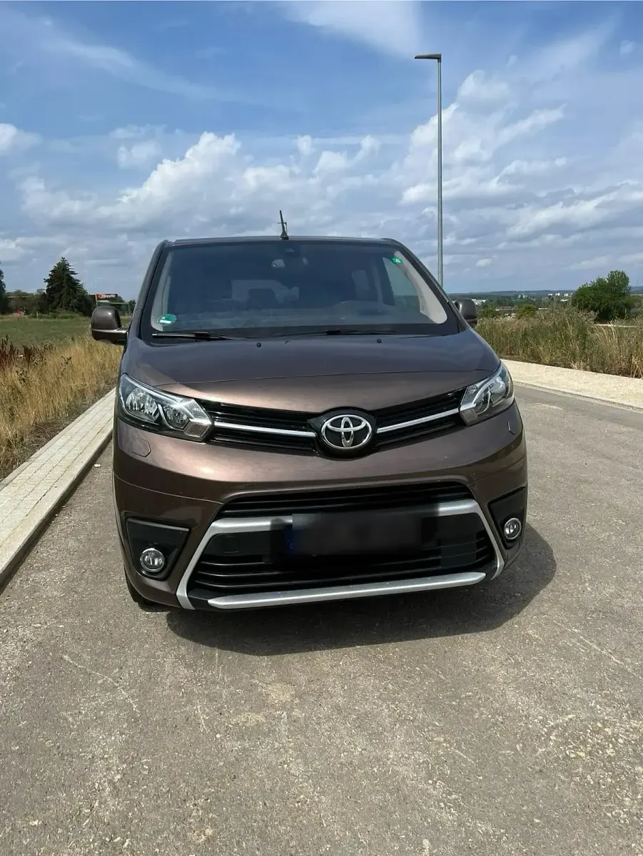 Gebraucht Toyota Proace Verso 177 PS (130 kW) 2018 Braun Kombi