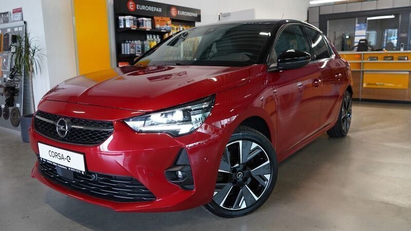 Rot Gebraucht 2021 Opel Corsa-e Ultimate Kleinwagen | 15.900 € (Etwas zu teuer) - Bild 1/4