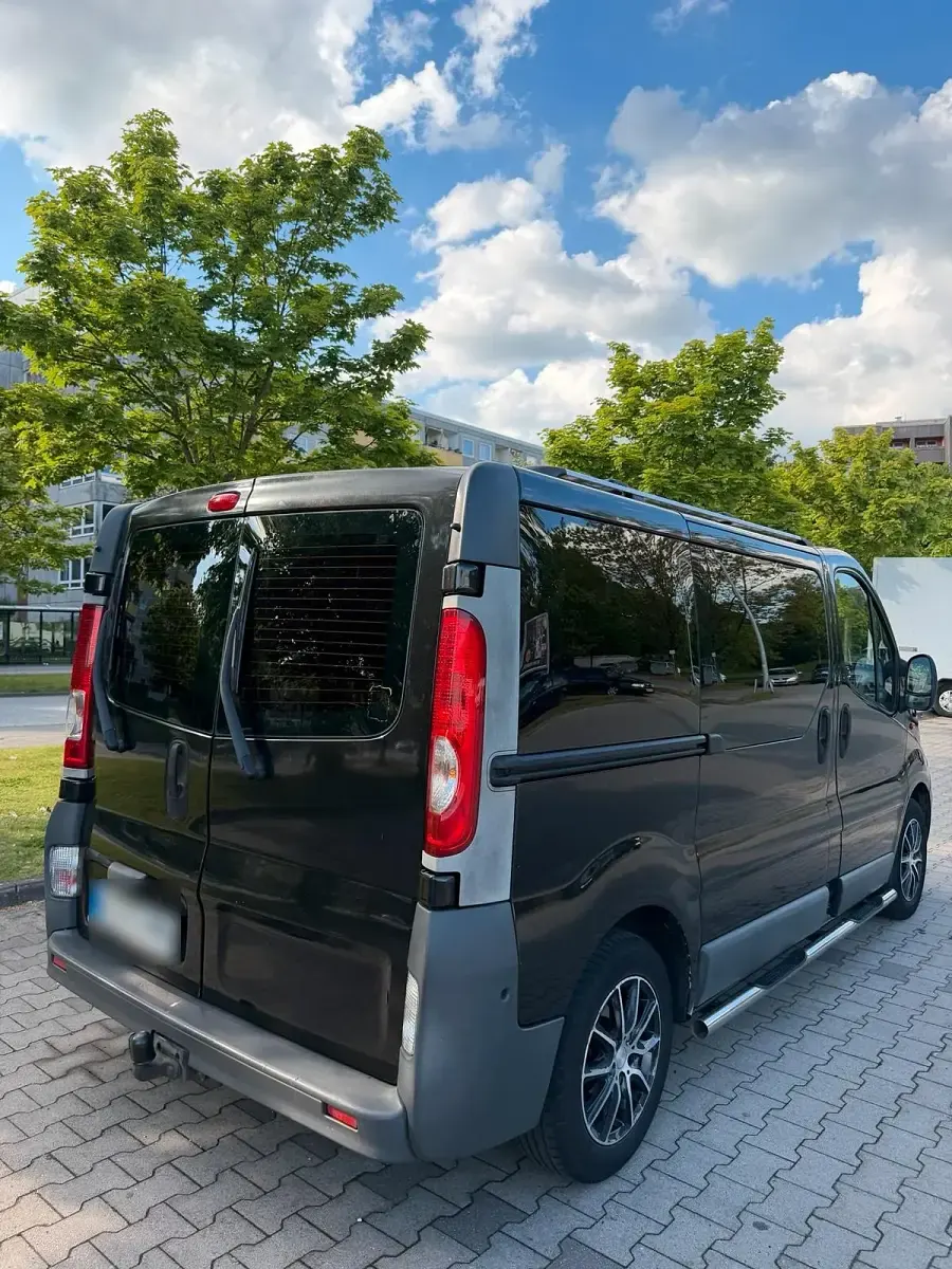 Gebraucht Opel Vivaro 114 PS (83 kW) 2007 Schwarz Van / Kleinbus