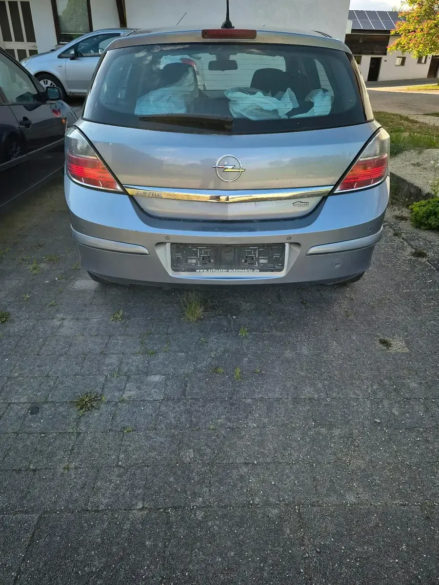 Gebraucht Opel Astra 105 PS (77 kW) 2009 Silber Limousine