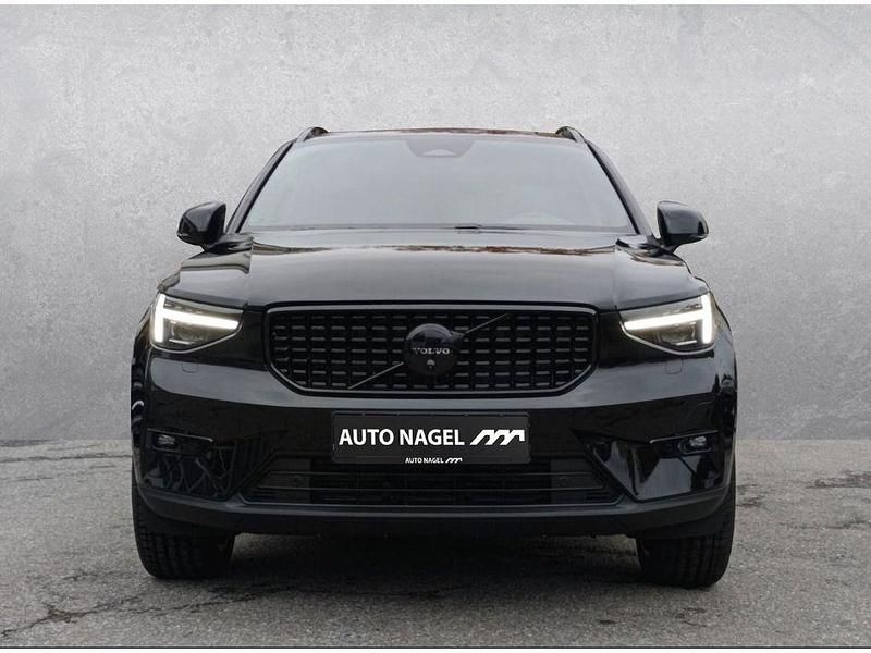 Second-hand Volvo XC40 Plus 163 CP (119 kW) 2025 Negru SUV