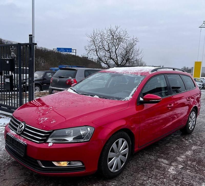 Gebraucht VW Passat Trendline 140 PS (102 kW) 2011 Rot Kombi