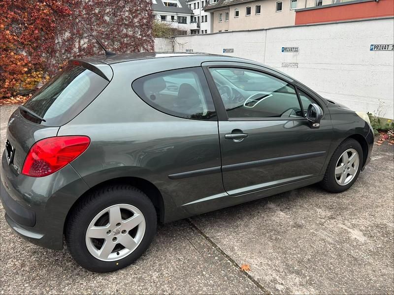 Andere farben Gebraucht 2009 Peugeot 207 Urban Move Kleinwagen | 2.100 € (Etwas zu teuer) - Bild 1/4