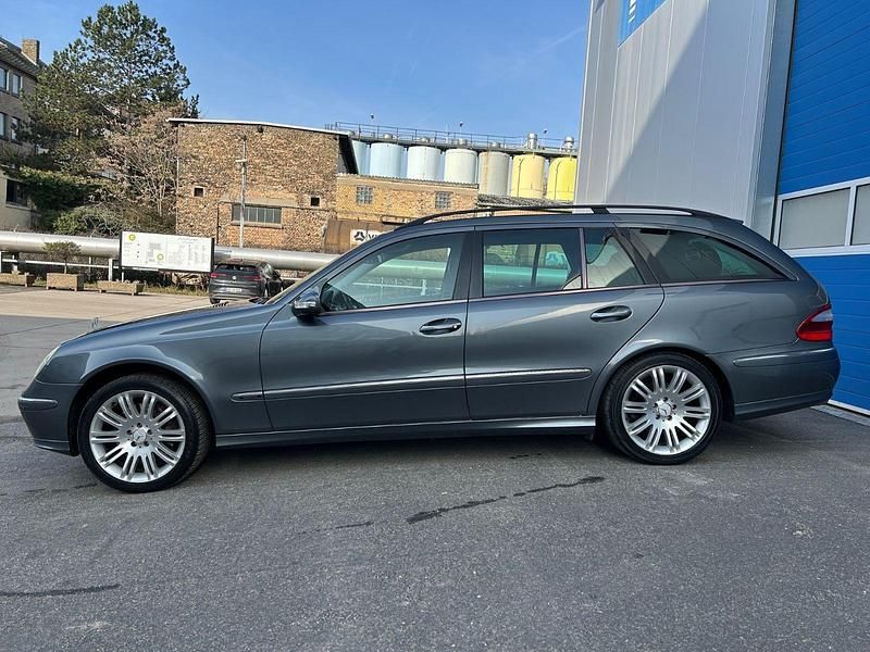 Gebraucht Mercedes E320 Elegance 224 PS (164 kW) 2006 Grau Kombi