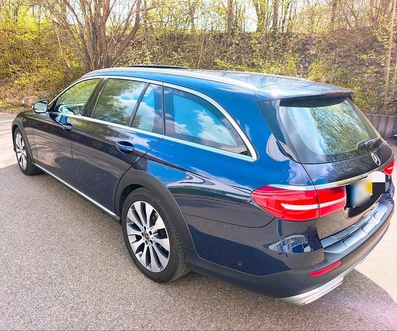 Gebraucht Mercedes E220 All-Terrain 194 PS (142 kW) 2018 Blau Kombi