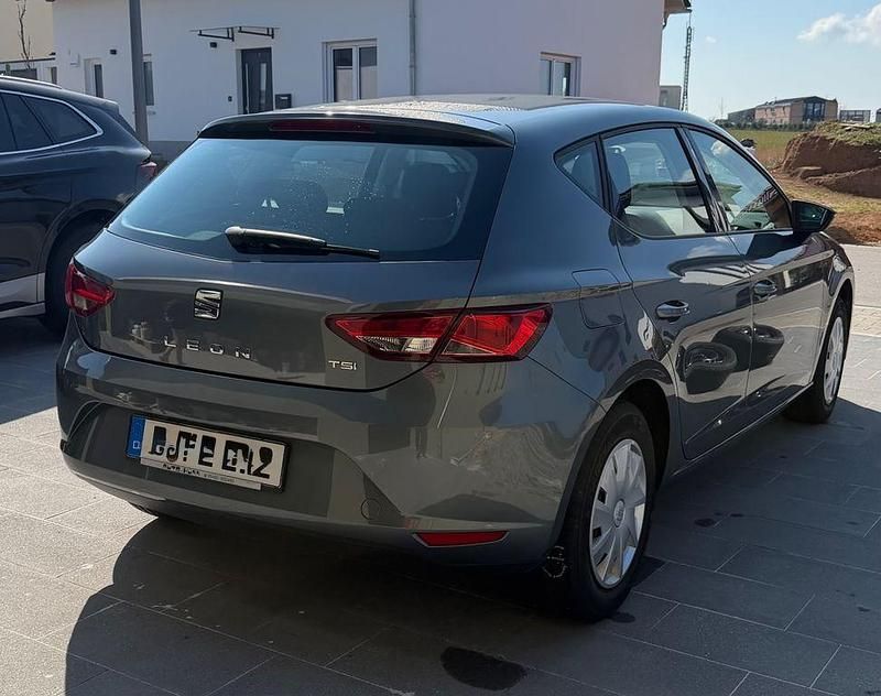 Second-hand Seat Leon Reference 110 CP (80 kW) 2017 Gri Berlinǎ