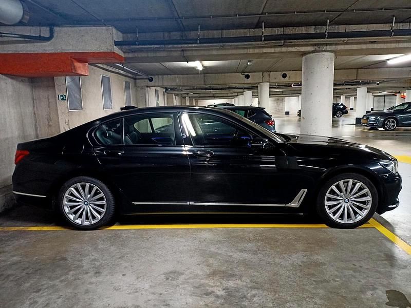 Gebraucht BMW 750 400 PS (294 kW) 2017 Schwarz Limousine