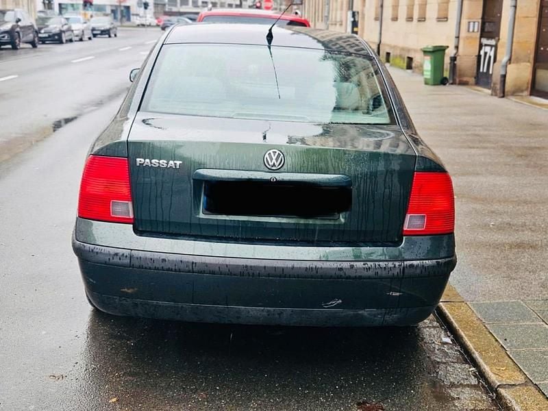 Gebraucht VW Passat 100 PS (73 kW) 1997 Grün Limousine