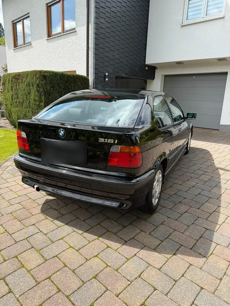 Brugt BMW 316 Compact 105 HK (77 kW) 2000 Sort Hatchback