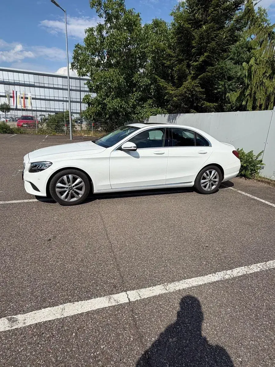 Gebraucht Mercedes C180 156 PS (114 kW) 2019 Weiß Limousine