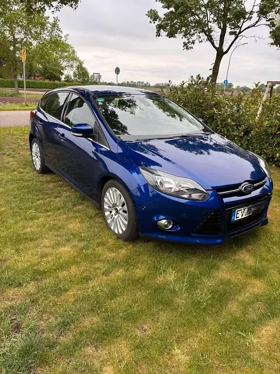 Używany Ford Focus Titanium 125 KM (91 kW) 2013 Niebieski Sedan/Limuzyna
